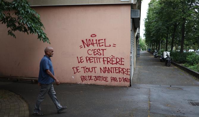 Graffiti de soutien à Nahel M. à Nanterre où il est écrit "Nahel c'est le petit frère de tout Nanterre, pas de justice pas de paix".